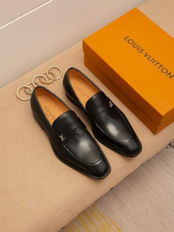 Picture of Louis Vuitton Shoes _SKULVsz38-44066513892